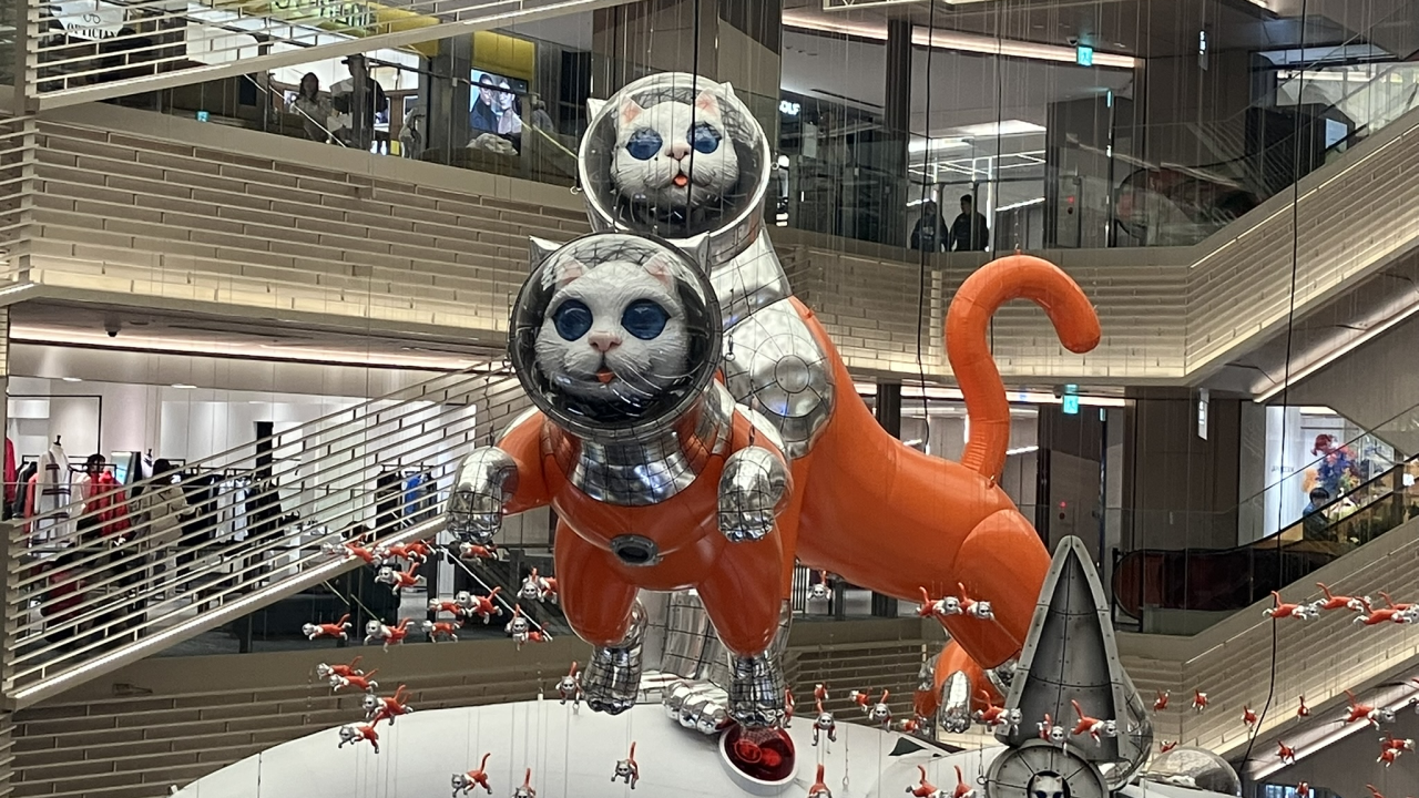 GINZA SIX吹き抜けアート「BIG CAT BANG」