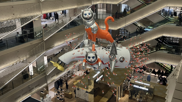 GINZA SIX吹き抜けアート「BIG CAT BANG」